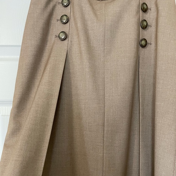 Tan Halogen Skirt in Excellent condition size 6 - Picture 2 of 6